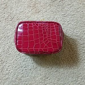 Tanger Outlets faux alligator jewelry purse